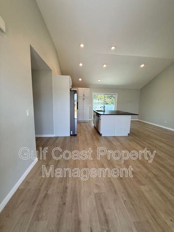 North Port House: 3294 West Price Blvd