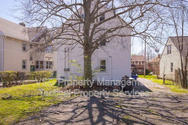 Cleveland Condo: 14717 Milverton Rd