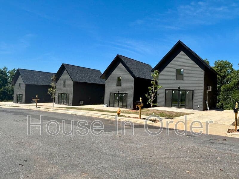 Rutherfordton House: 215 Cowan St