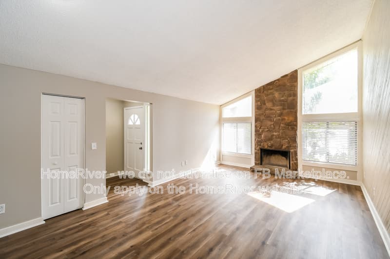Jacksonville House: 3479 Docksider Dr S