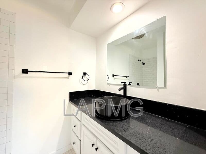 Los Angeles House: 1426 South Point View
