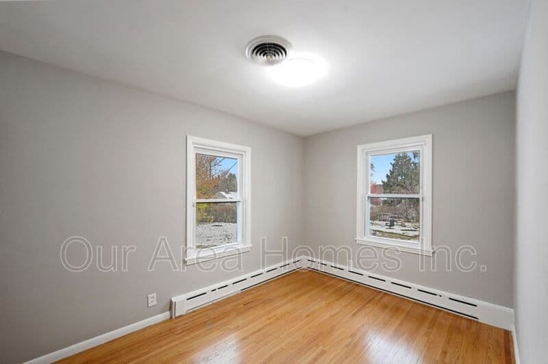 New Brighton House: 706 1st Ave NW