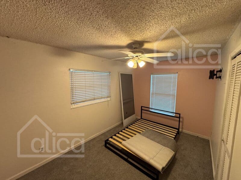 Palmetto House: 244 9th St W