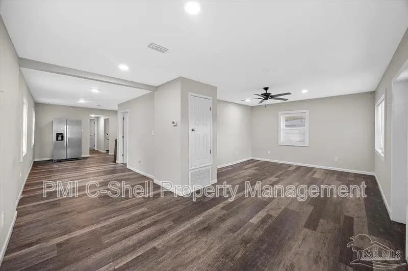 Pensacola House: 3258 Peagler Plaza Rd