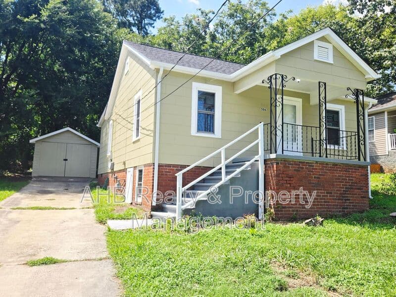 Burlington House: 506 Lakeside Avenue