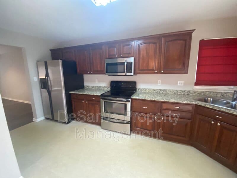 Mars Townhome: 640 Village Green Blvd East