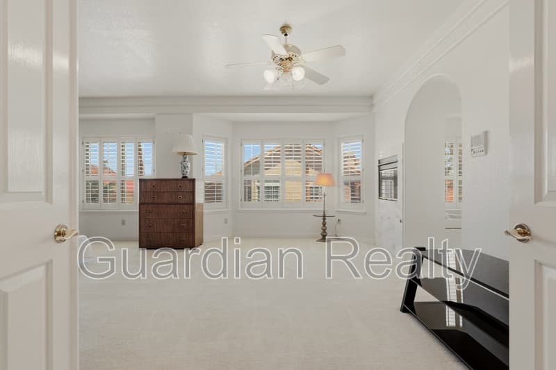 Henderson House: 1888 Woodhaven Dr