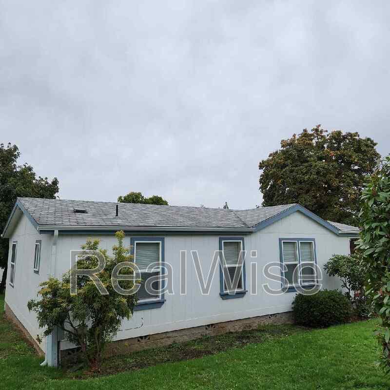 Winston House: 120 Woodland Dr