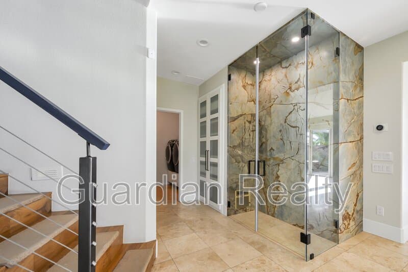 Henderson House: 2485 Sturrock Dr