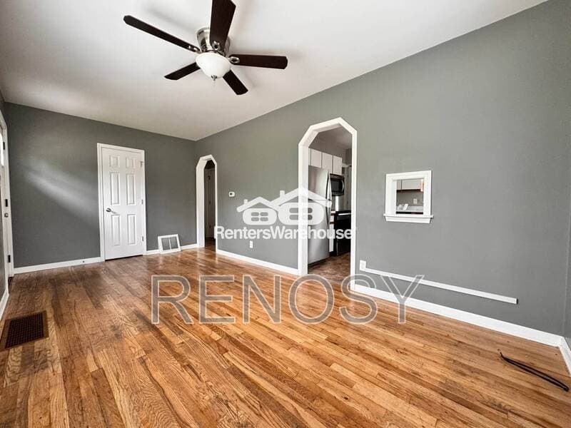 Urbandale House: 6111 Francis Ave