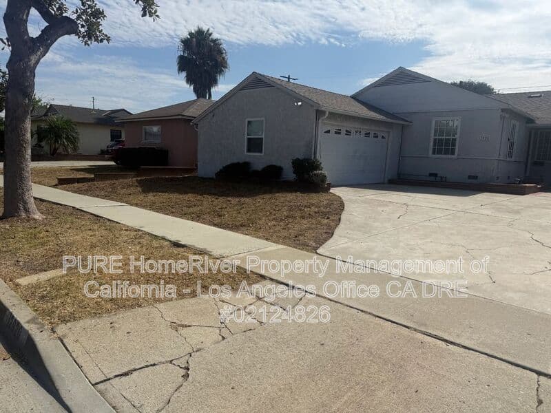 Gardena House: 12920 Ardath Ave