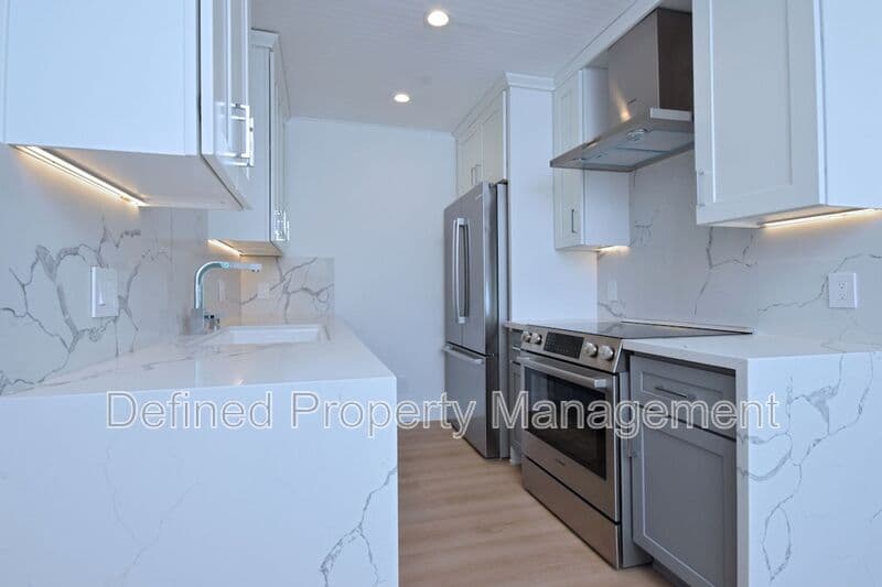 Santa Monica Condo: 834 4Th Street