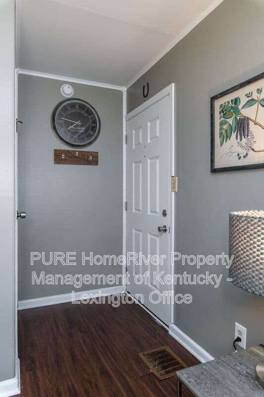 Lexington House: 317 Mockingbird Lane
