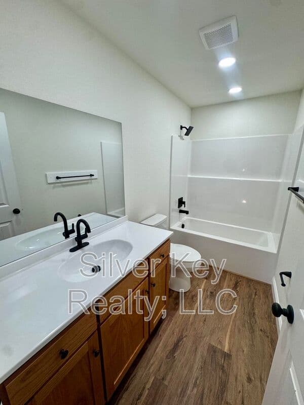 Athens Townhome: 320 Million Street