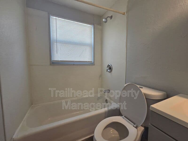 Independence House: 724 N Noland Rd