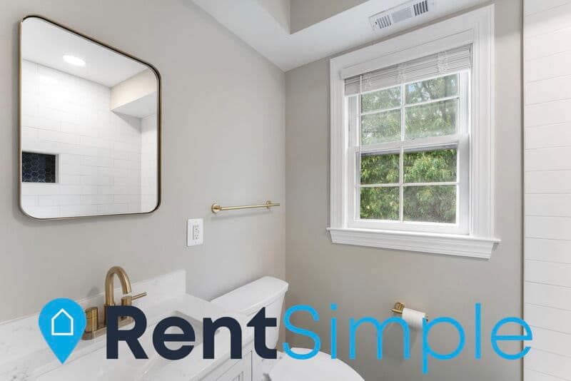 Arlington Condo: 1300 S Barton St
