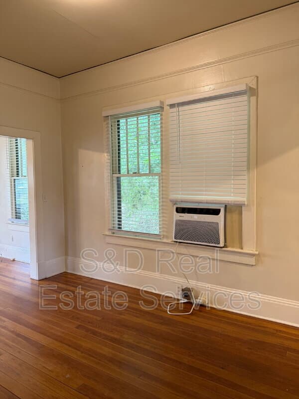 Bartow House: 340 W Stanley St