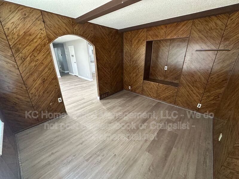 Kansas City House: 8504 Ruskin Way
