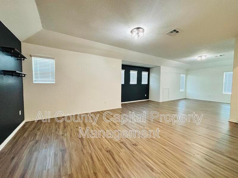 Pflugerville House: 21300 Bird Wing Dr