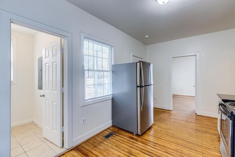 Richmond Condo: 2922 Noble Ave. A