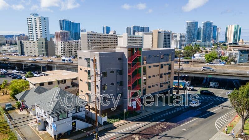 Honolulu Condo: 1407 Pensacola Street