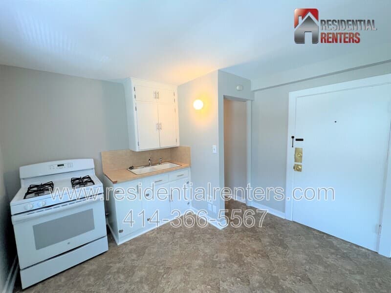 West Allis Condo: 8020 W Becher St