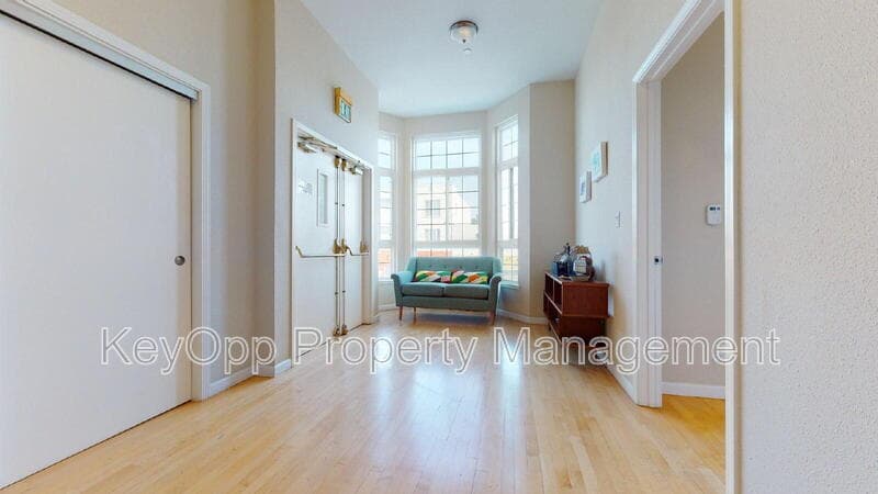 San Francisco Condo: 2332 Taraval Street