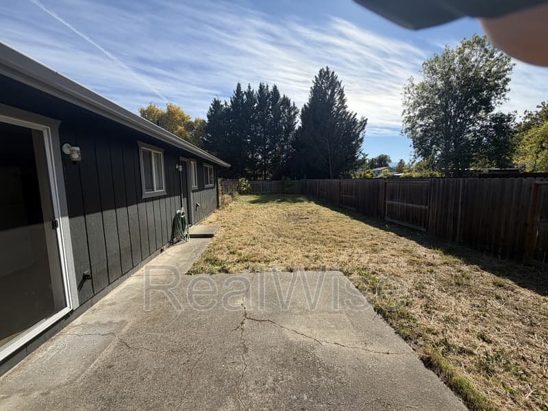 Grants Pass House: 1125 SW Bridge St