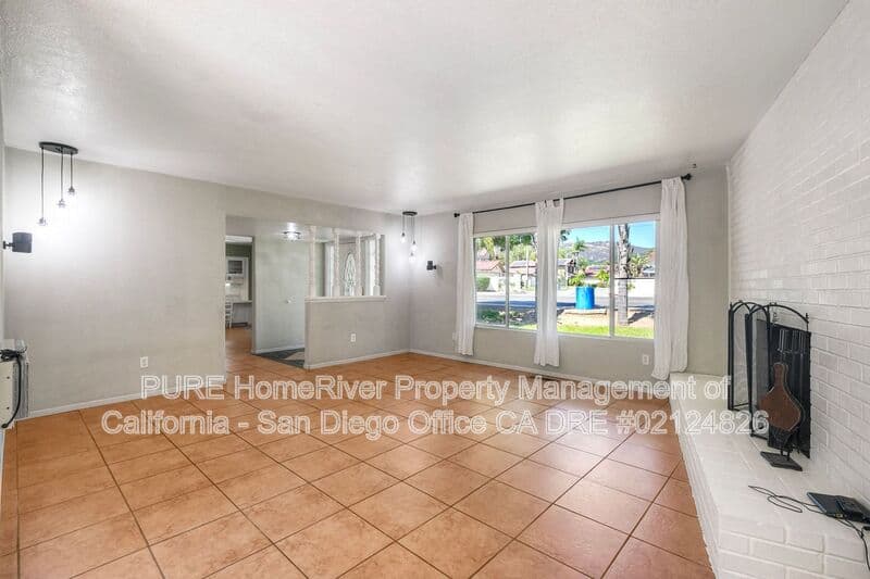 Escondido House: 2135 E El Norte Pkwy