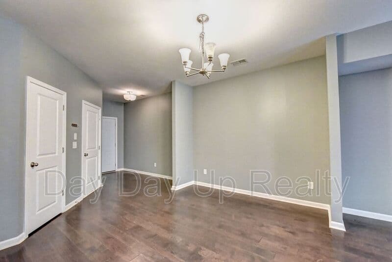 Suwanee House: 5605 Bright Cross Way