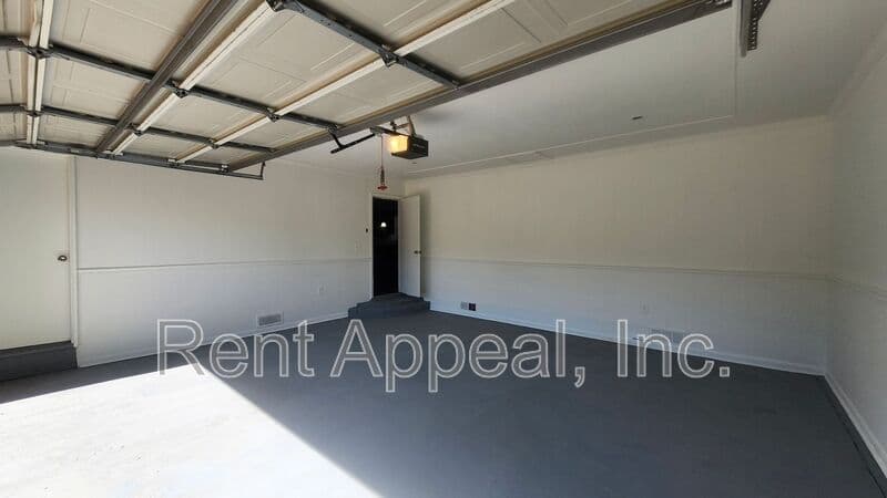 Decatur House: 2353 Greenway Drive