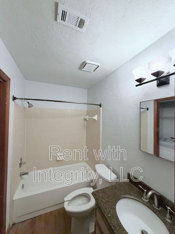 Tallahassee House: 1280 High Rd