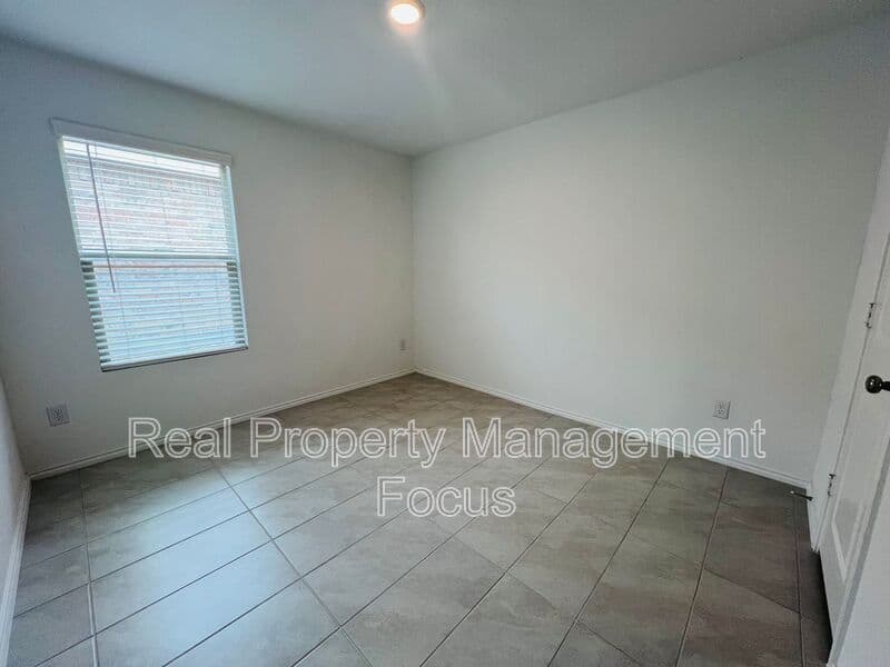 Oak Point House: 3401 Harper St