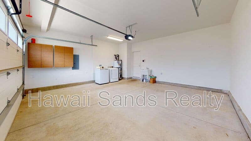 Ewa Beach House: 91-1841 Keaunui Dr.