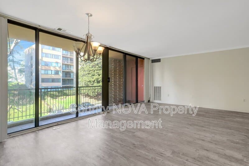 Alexandria Condo: 4 S Van Dorn St