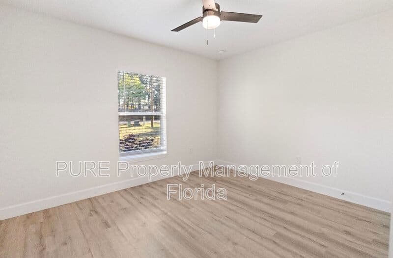 Ocala House: 11165 NW 7th Street
