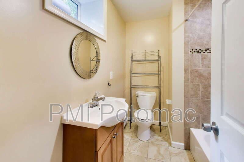 Silver Spring House: 11714 College View Drive