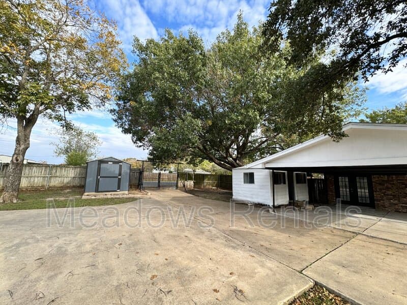 Lorena House: 140 Towne West Drive