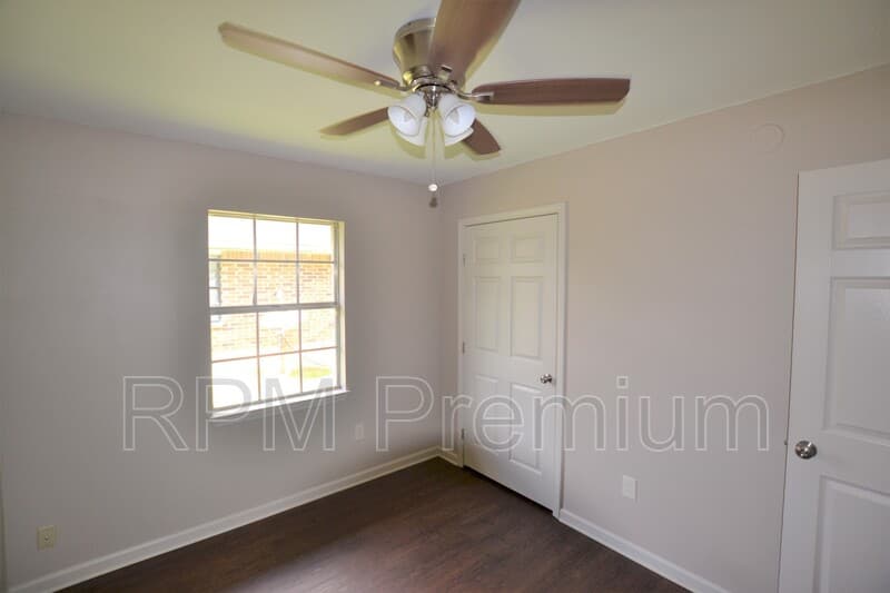 Baton Rouge House: 14835 Central Woods Ave.