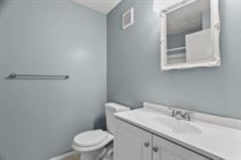 Lee's Summit Condo: 5 NW O'Brien Rd - 16