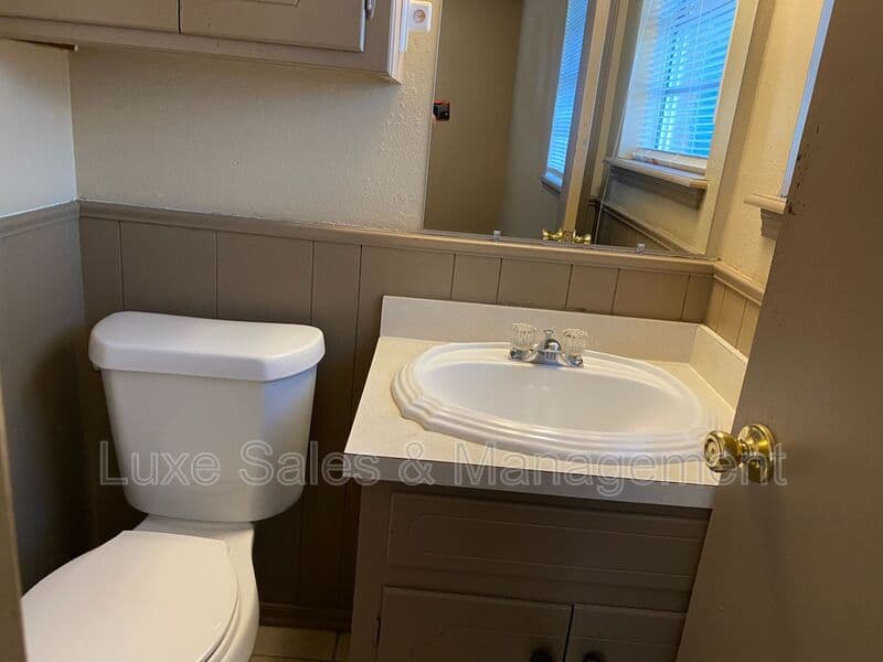Midwest City House: 602 Royal Ave