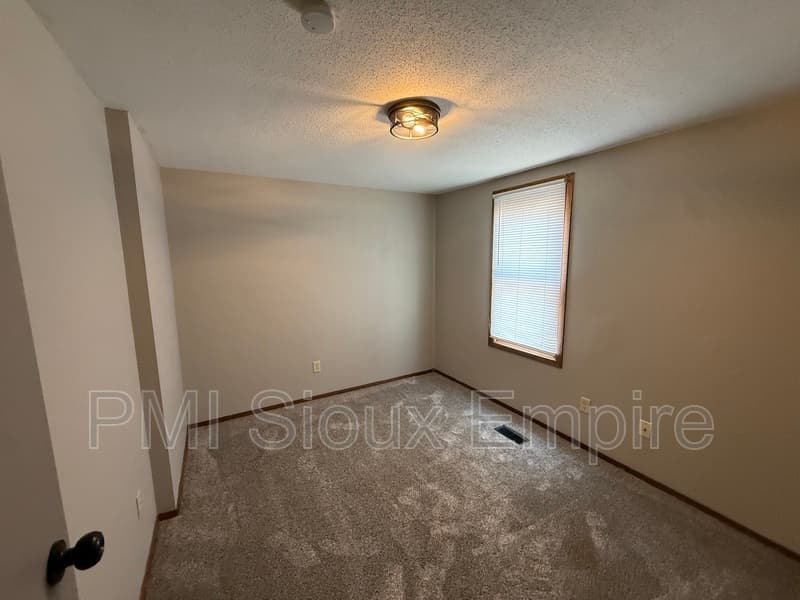 Sioux Falls Townhome: 211 N Fairfax Ave
