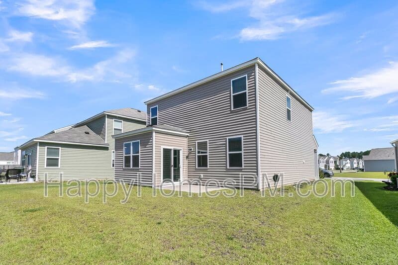 Summerville House: 509 Red Twig Rd