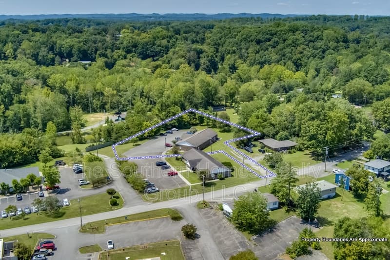 Etowah House: 305 Grady Road - 1