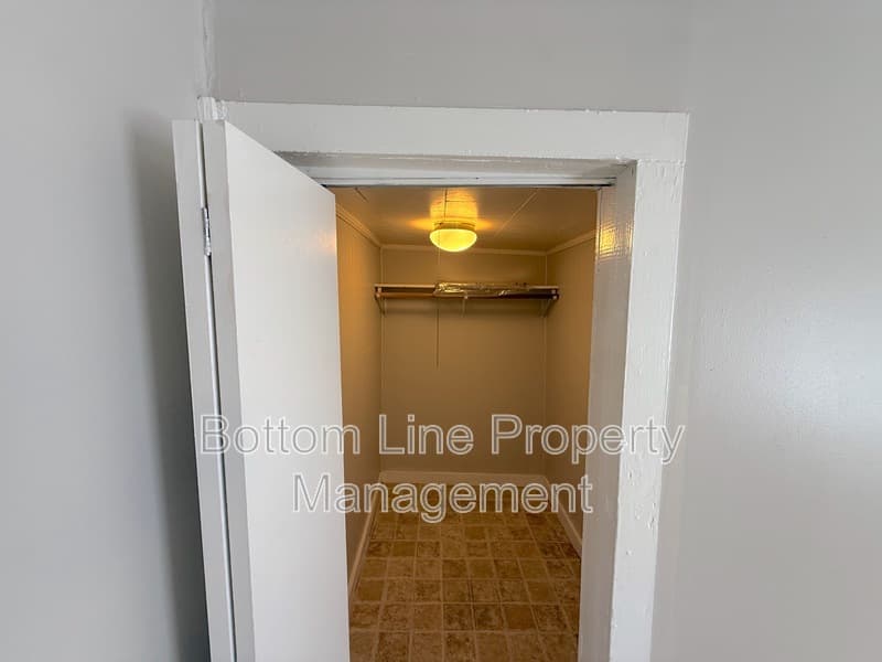 Shelby House: 216 Lineberger St