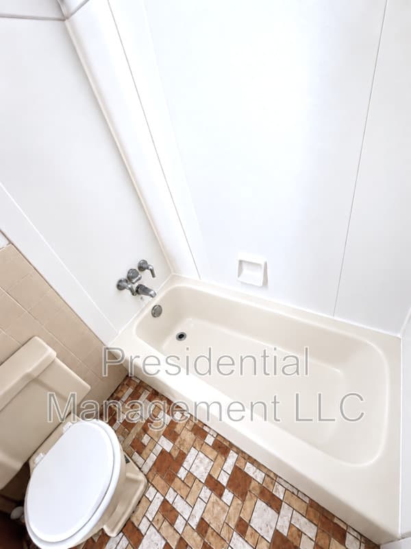 Waterbury Condo: 34 Royal Oak Dr