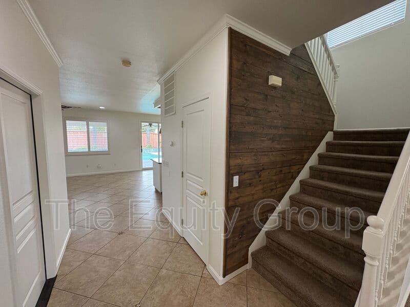 Visalia House: 5928 West Whitley Ave