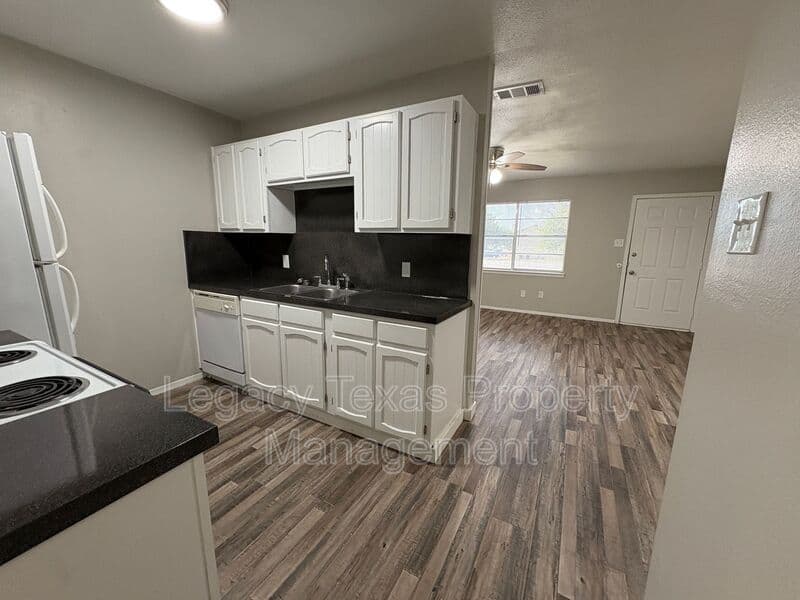 CLEBURNE Condo: 1410 Courtney Pl