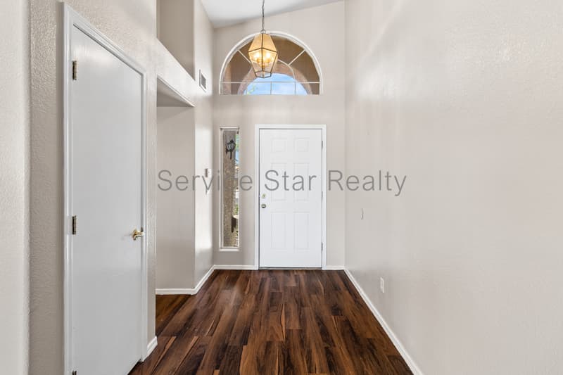Phoenix House: 1318 E Saint John Rd