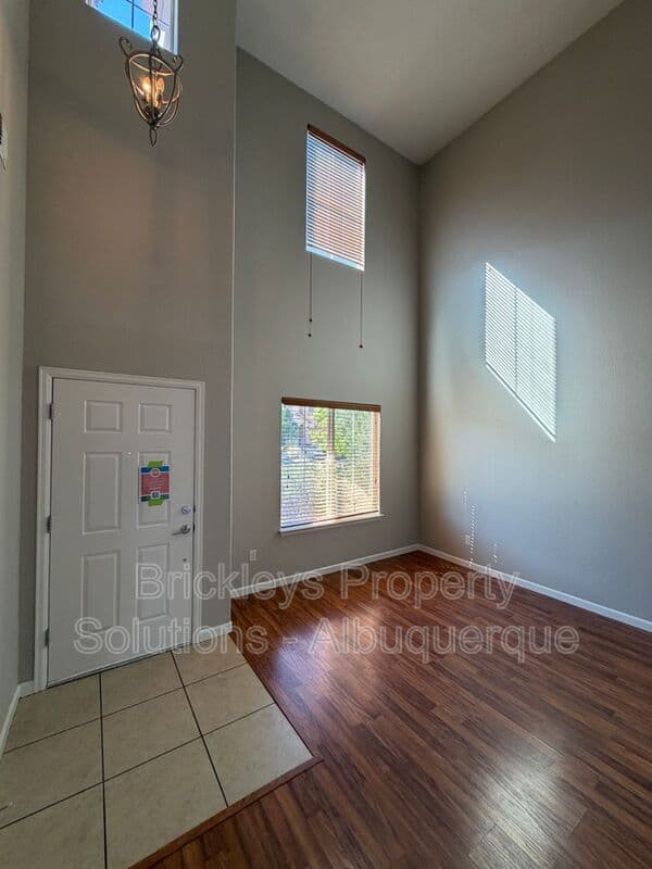 Rio Rancho House: 418 Paseo Roja Pl NE